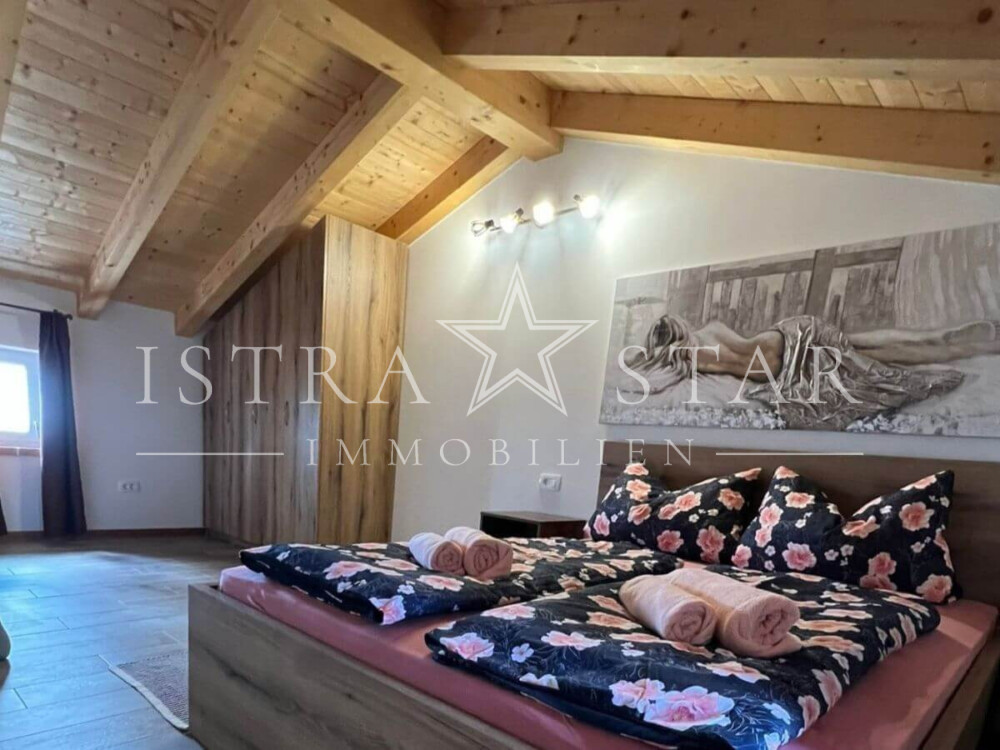 Gemütliches Steinhaus mit kleinem Garten und Meerblick in der Nähe von Kastelir