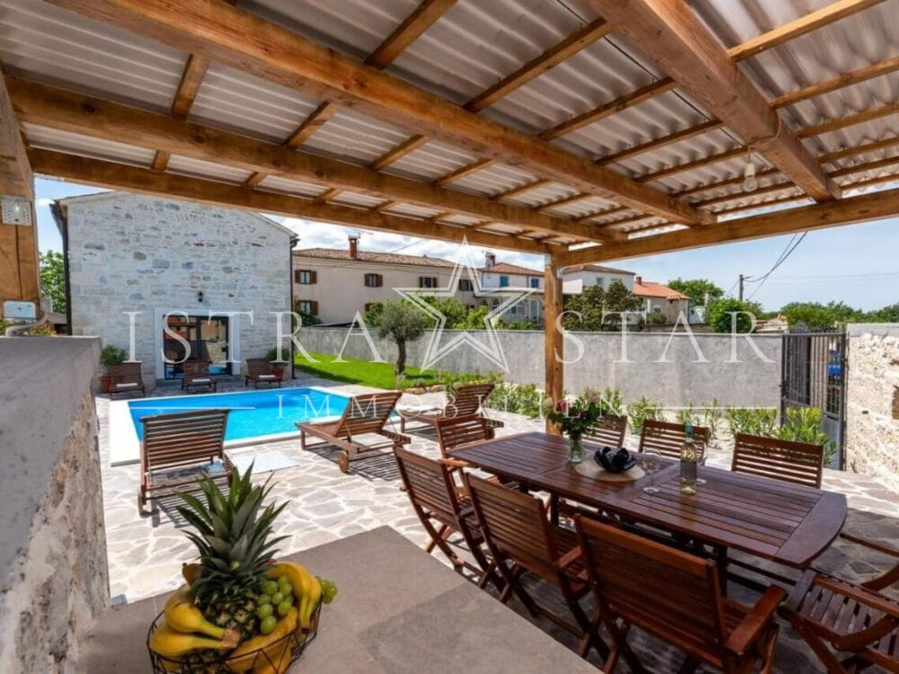 Authentisches renoviertes Steinhaus im istrischen Stil mit Pool bei Porec