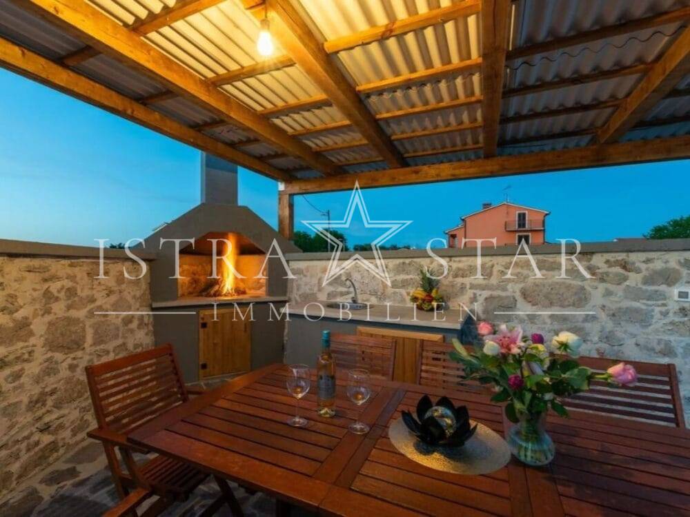 Authentisches renoviertes Steinhaus im istrischen Stil mit Pool bei Porec