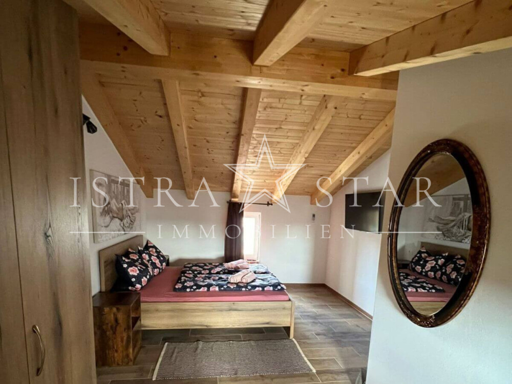 Gemütliches Steinhaus mit kleinem Garten und Meerblick in der Nähe von Kastelir