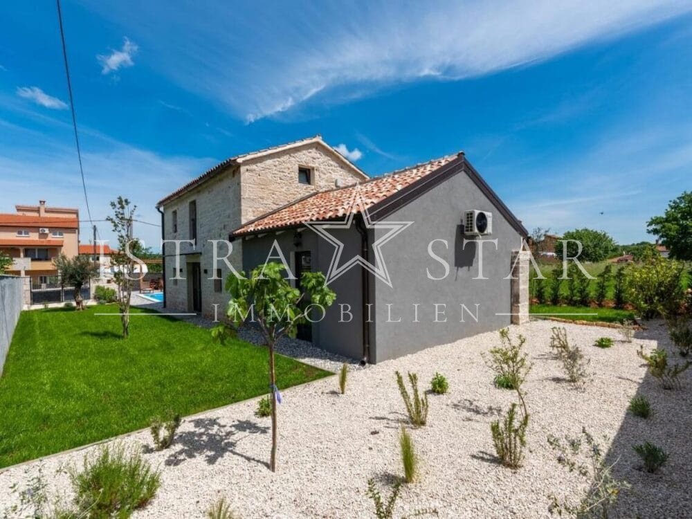 Authentisches renoviertes Steinhaus im istrischen Stil mit Pool bei Porec