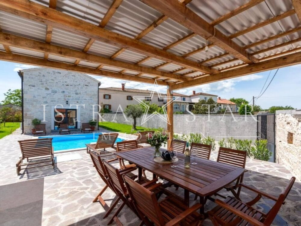 Authentisches renoviertes Steinhaus im istrischen Stil mit Pool bei Porec