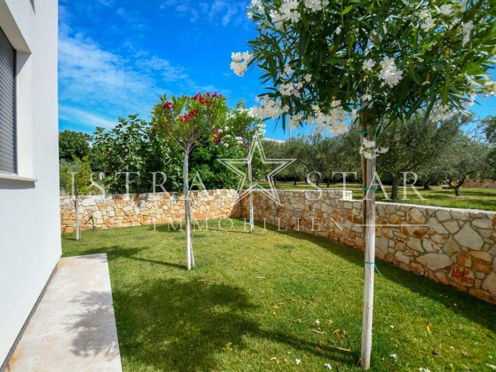 Luxus 3 Zimmer-Wohnung mit Pool in moderner Wohnanlage nahe Porec