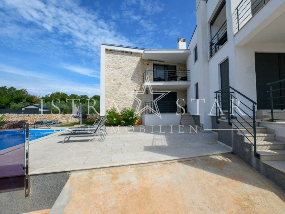 Luxus 3 Zimmer-Wohnung mit Pool in moderner Wohnanlage nahe Porec