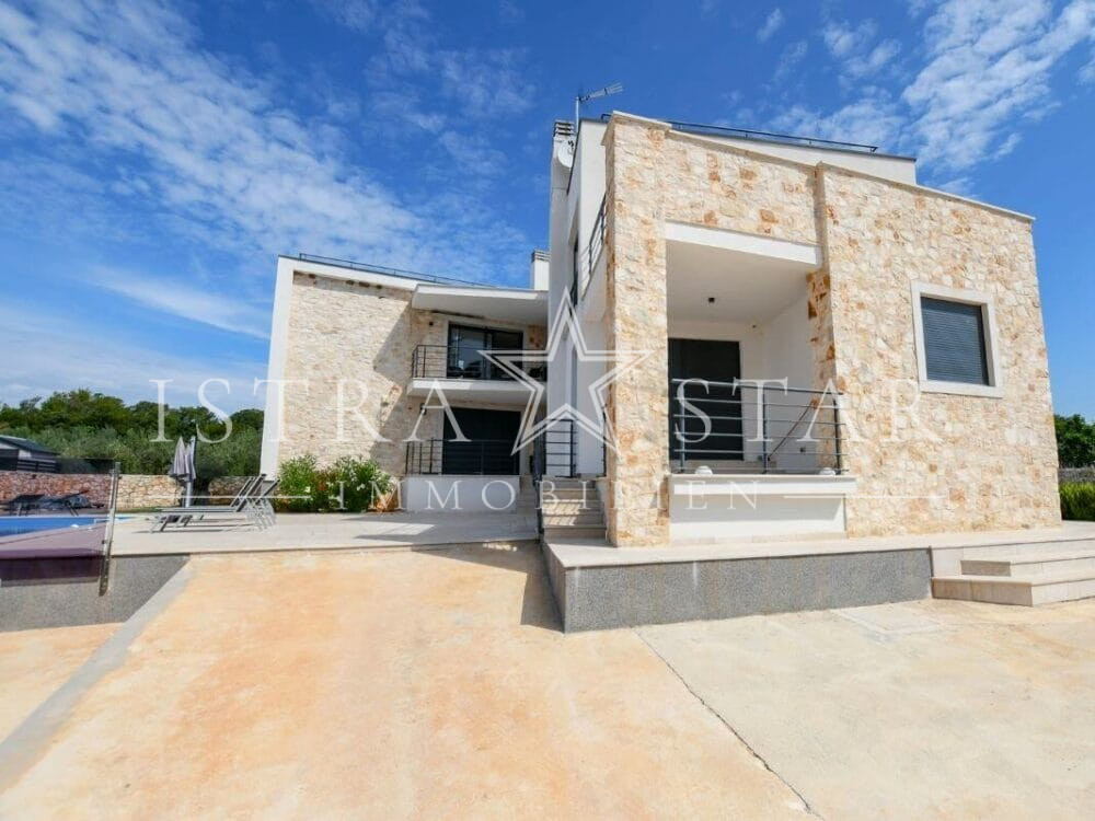 Luxus 3 Zimmer-Wohnung mit Pool in moderner Wohnanlage nahe Porec