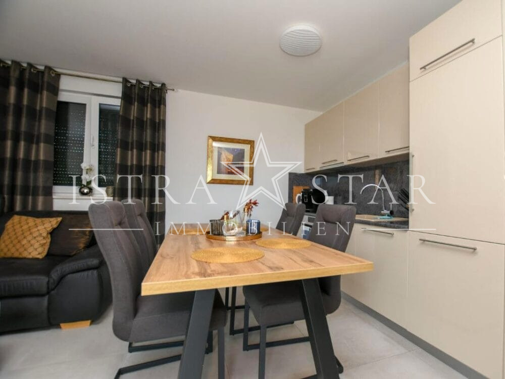 Luxus 3 Zimmer-Wohnung mit Pool in moderner Wohnanlage nahe Porec