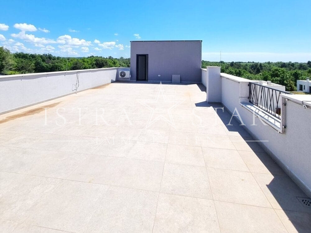 Modernes Vierzimmerapartment im Neubau mit großer Dachterrasse in begehrter Meeresregion