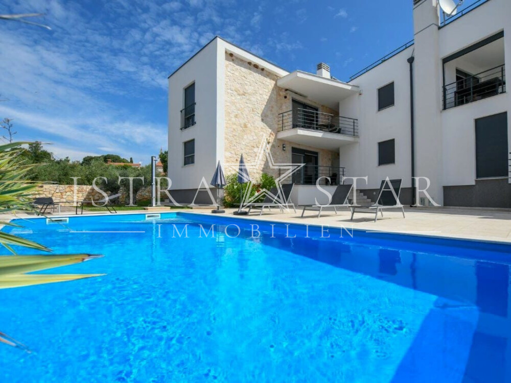 Luxus 3 Zimmer-Wohnung mit Pool in moderner Wohnanlage nahe Porec