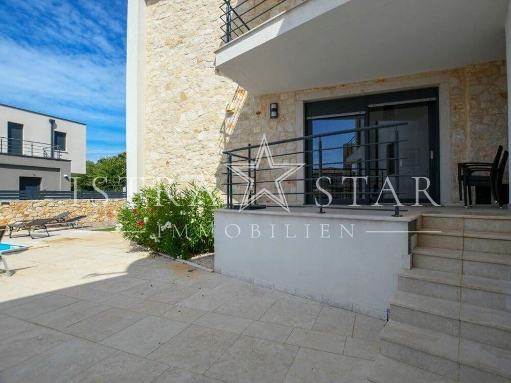 Luxus 3 Zimmer-Wohnung mit Pool in moderner Wohnanlage nahe Porec