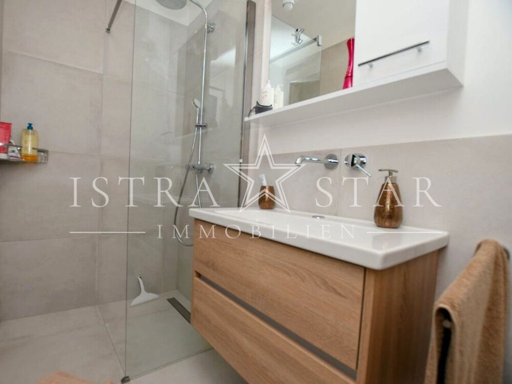 Luxus 3 Zimmer-Wohnung mit Pool in moderner Wohnanlage nahe Porec