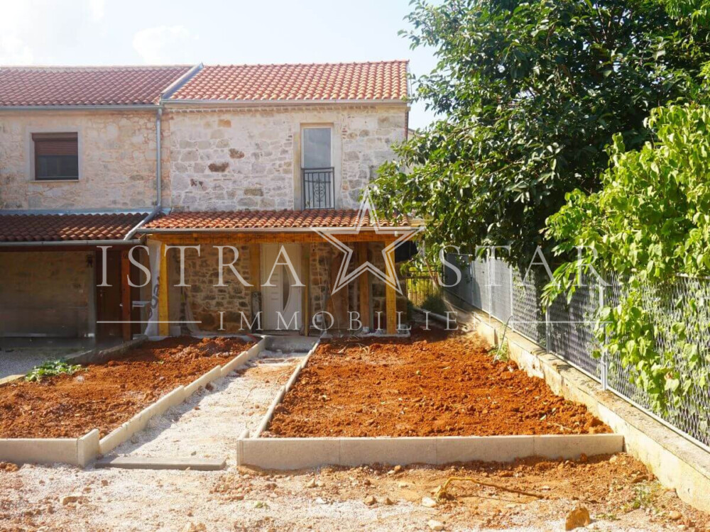 Charmantes Steinhaus modern renoviert mit kleinem Garten in der Nähe von Porec