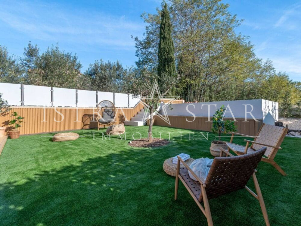 Stilvolle Doppelhaushälfte modern renoviert mit Meerblick und Pool in Kastelir