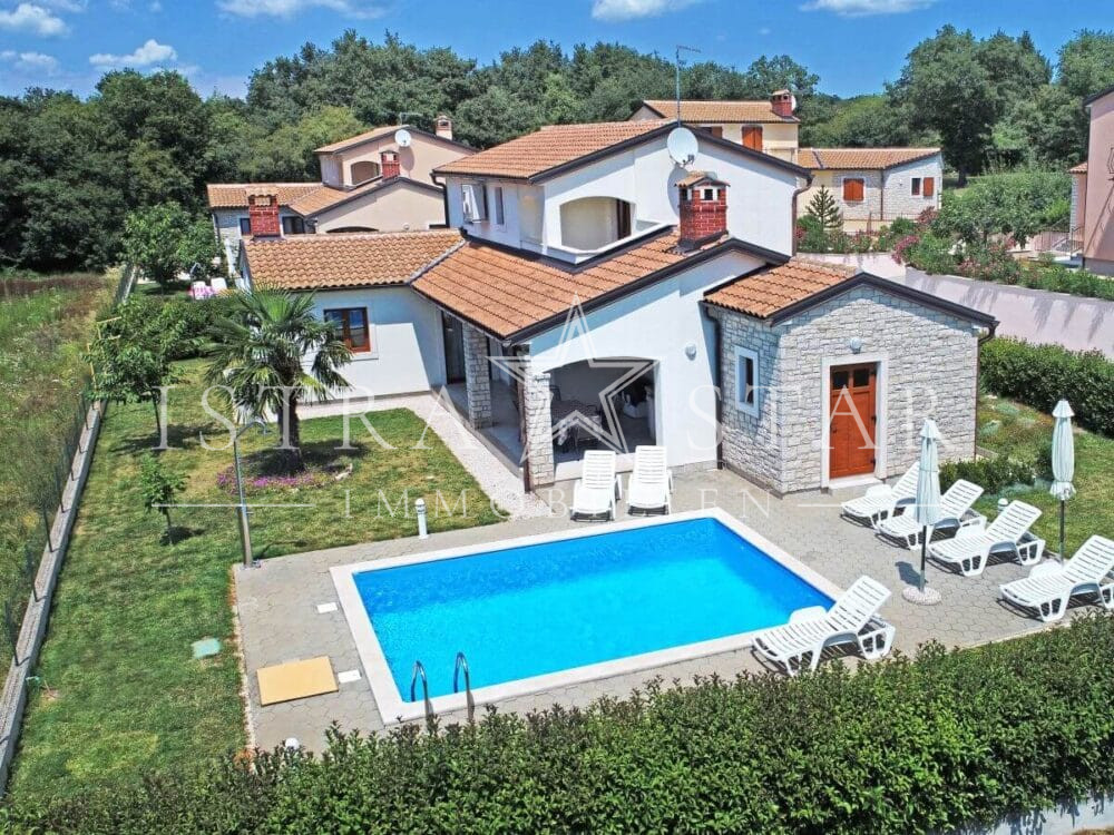 Gepflegtes Mediterranes Haus mit Pool und Garten in der Nähe von Porec