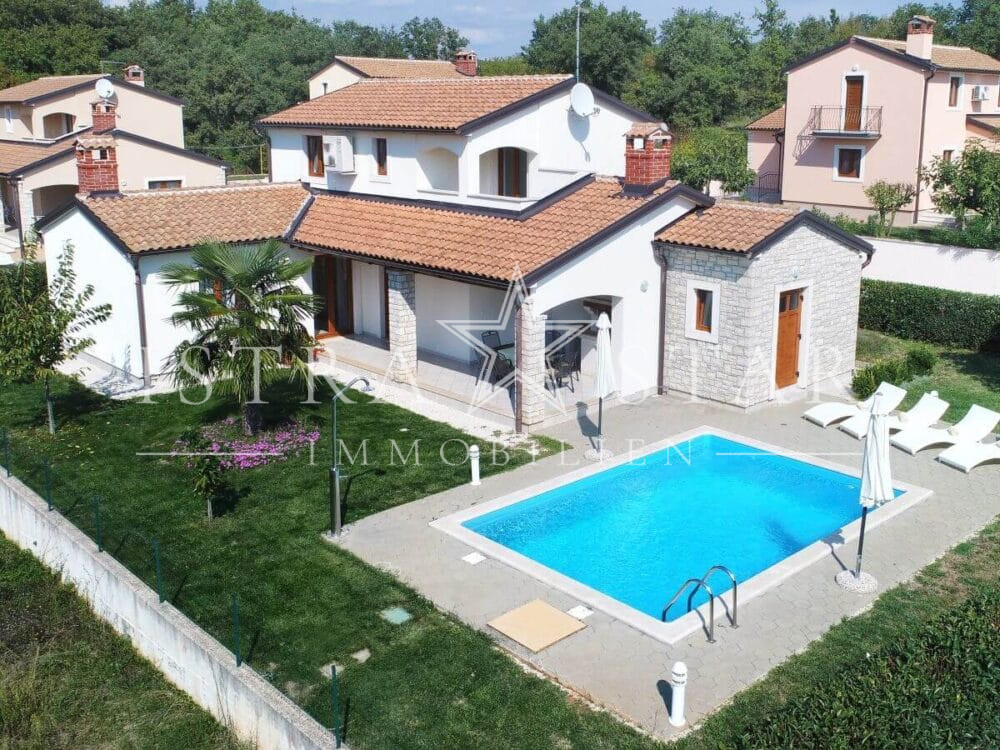 Gepflegtes Mediterranes Haus mit Pool und Garten in der Nähe von Porec