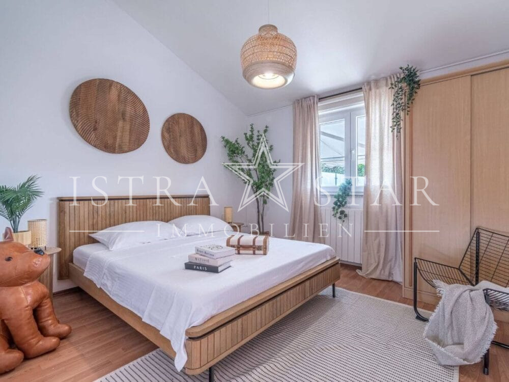 Stilvolle Doppelhaushälfte modern renoviert mit Meerblick und Pool in Kastelir