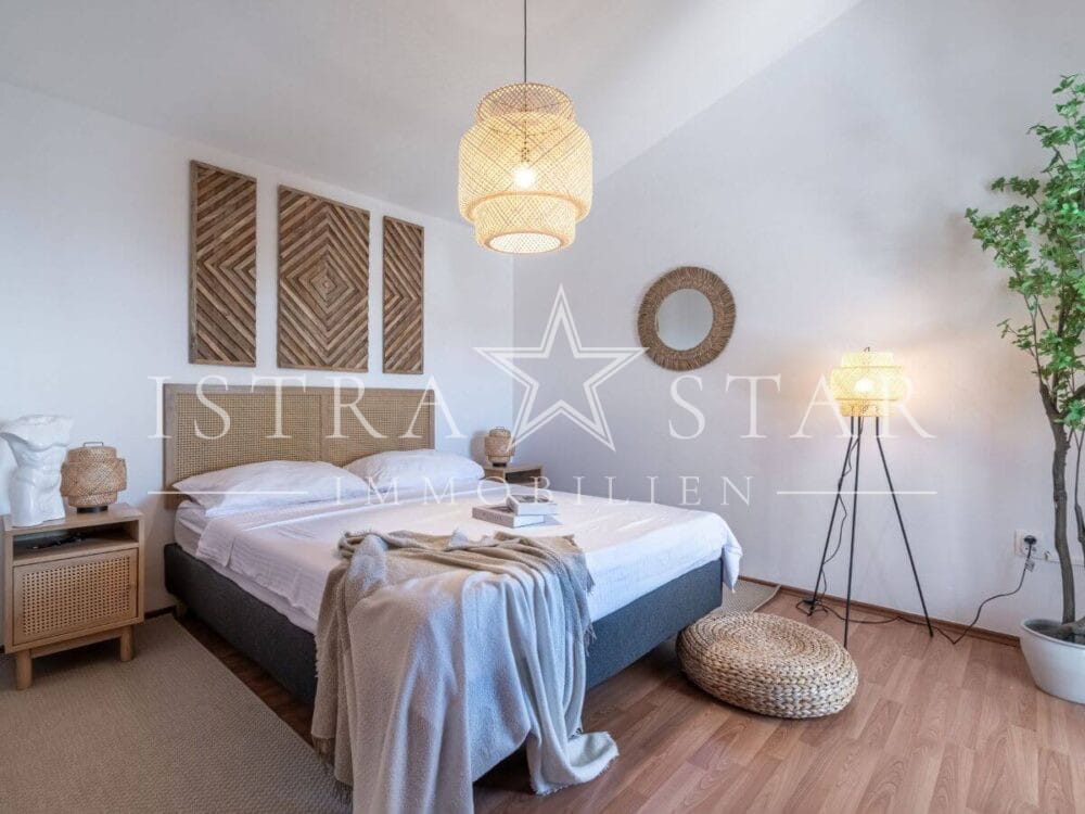 Stilvolle Doppelhaushälfte modern renoviert mit Meerblick und Pool in Kastelir