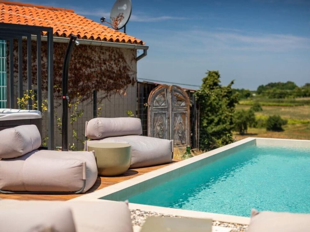 Exquisit renoviertes Steinhaus mit Pool – Schmuckstück nahe Vizinada