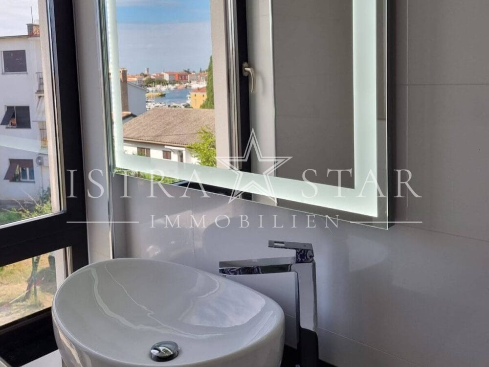 Exklusive meeresnahe 3-Zimmer-Wohnung mit Meerblick ruhig gelegen in Porec