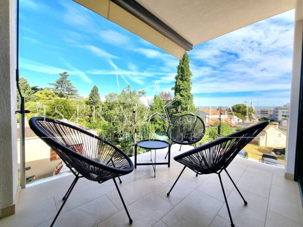 Exklusive meeresnahe 3-Zimmer-Wohnung mit Meerblick ruhig gelegen in Porec