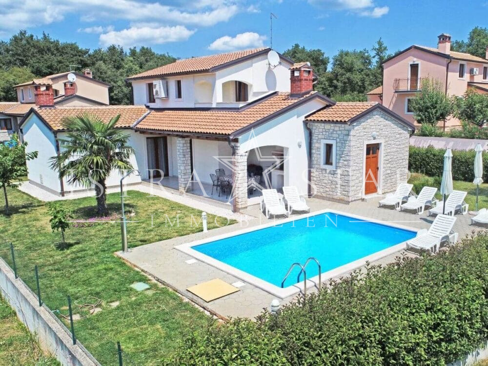 Gepflegtes Mediterranes Haus mit Pool und Garten in der Nähe von Porec