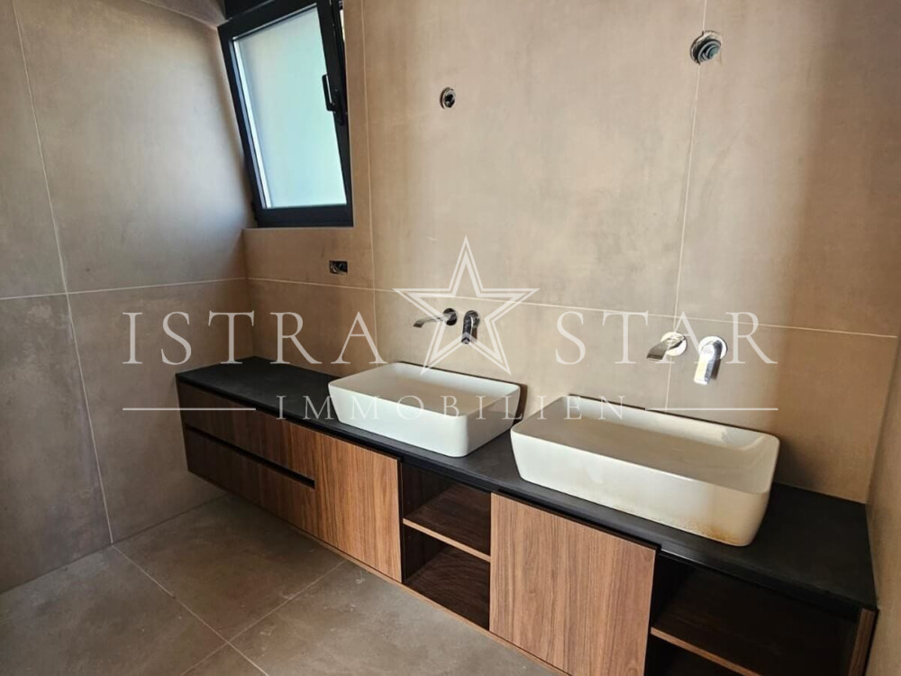 Luxuriöses Haus mit Pool und Meerblick in ruhiger Umgebung nahe Porec
