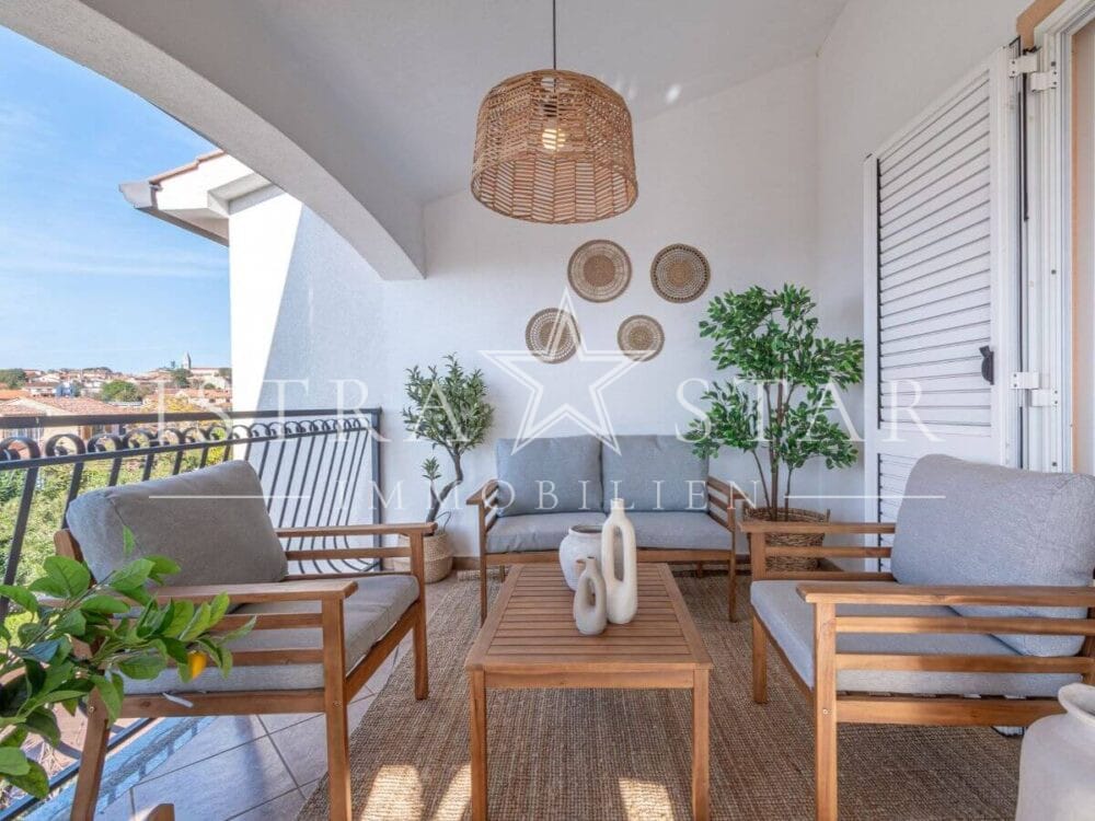 Stilvolle Doppelhaushälfte modern renoviert mit Meerblick und Pool in Kastelir