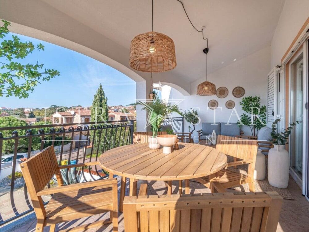 Stilvolle Doppelhaushälfte modern renoviert mit Meerblick und Pool in Kastelir