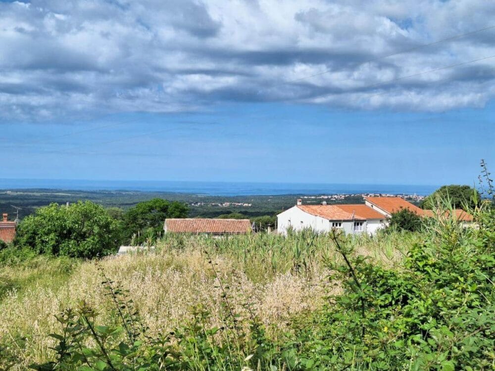 Modernisiertes Steinhaus mit istrischem Charme und Meerblick, nahe Porec