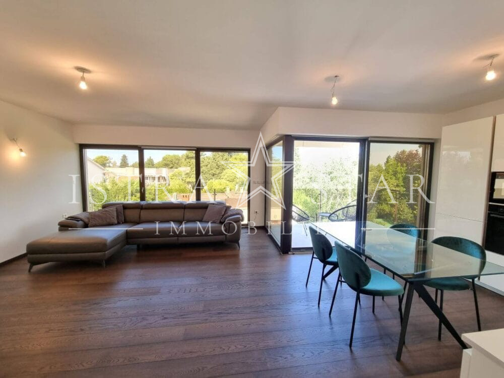 Exklusive meeresnahe 3-Zimmer-Wohnung mit Meerblick ruhig gelegen in Porec