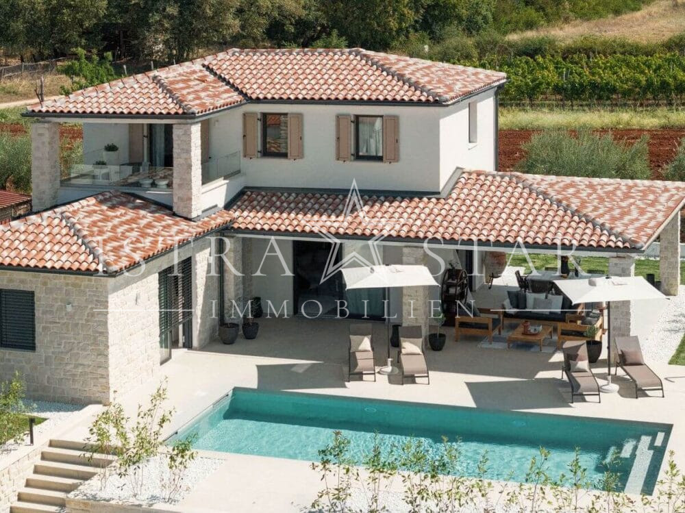 Exquisite Steinvilla mit beheiztem Pool und Meerblick in der Nähe von Porec