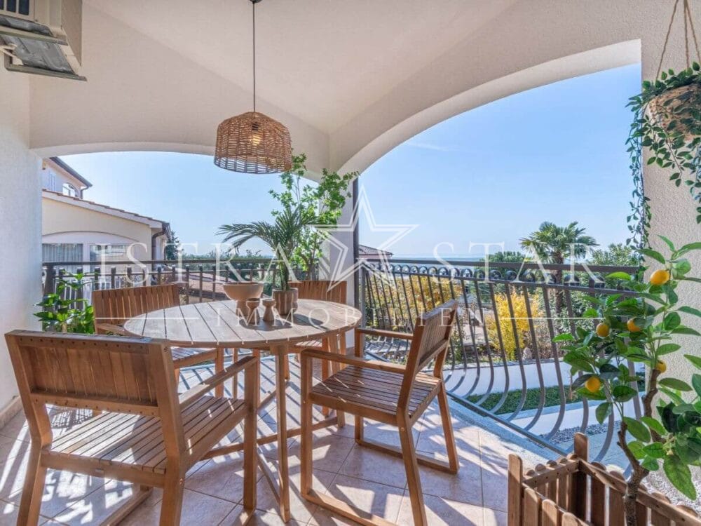 Stilvolle Doppelhaushälfte modern renoviert mit Meerblick und Pool in Kastelir