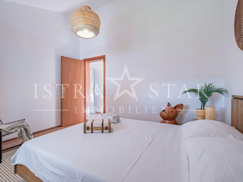 Stilvolle Doppelhaushälfte modern renoviert mit Meerblick und Pool in Kastelir
