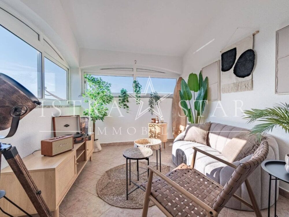 Stilvolle Doppelhaushälfte modern renoviert mit Meerblick und Pool in Kastelir