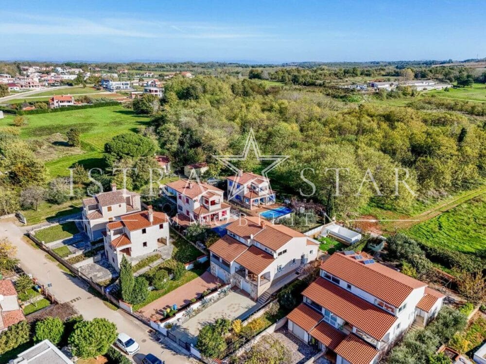 Stilvolle Doppelhaushälfte modern renoviert mit Meerblick und Pool in Kastelir