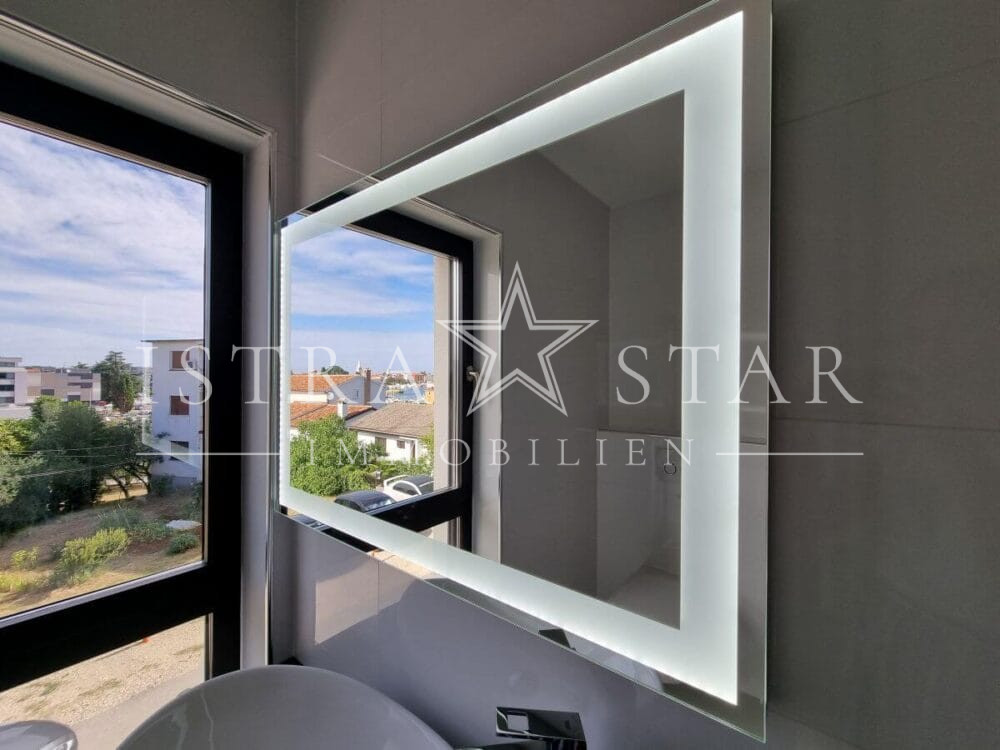Exklusive meeresnahe 3-Zimmer-Wohnung mit Meerblick ruhig gelegen in Porec