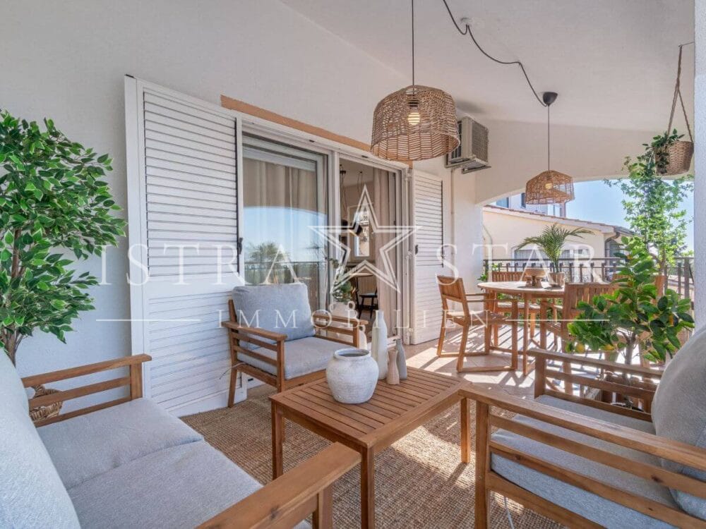 Stilvolle Doppelhaushälfte modern renoviert mit Meerblick und Pool in Kastelir