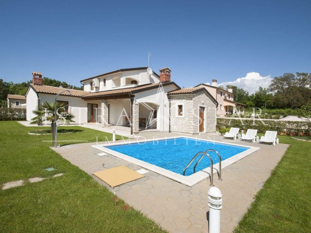 Gepflegtes Mediterranes Haus mit Pool und Garten in der Nähe von Porec