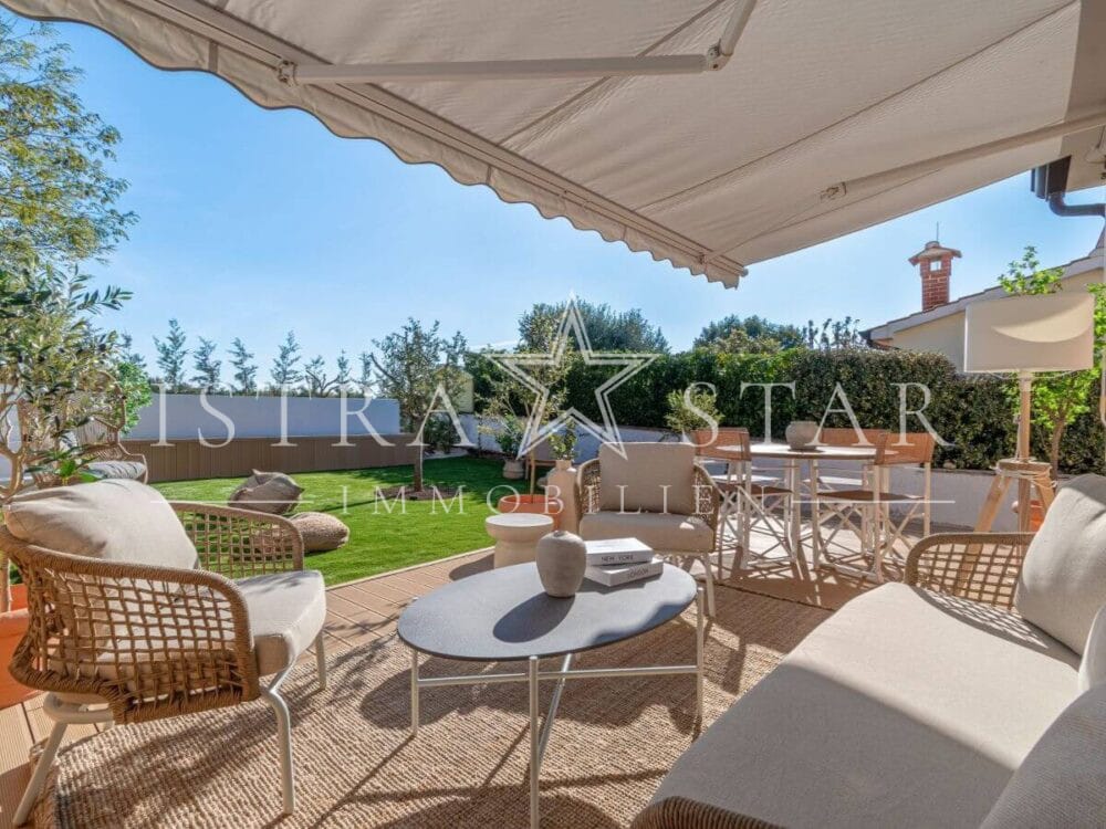Stilvolle Doppelhaushälfte modern renoviert mit Meerblick und Pool in Kastelir
