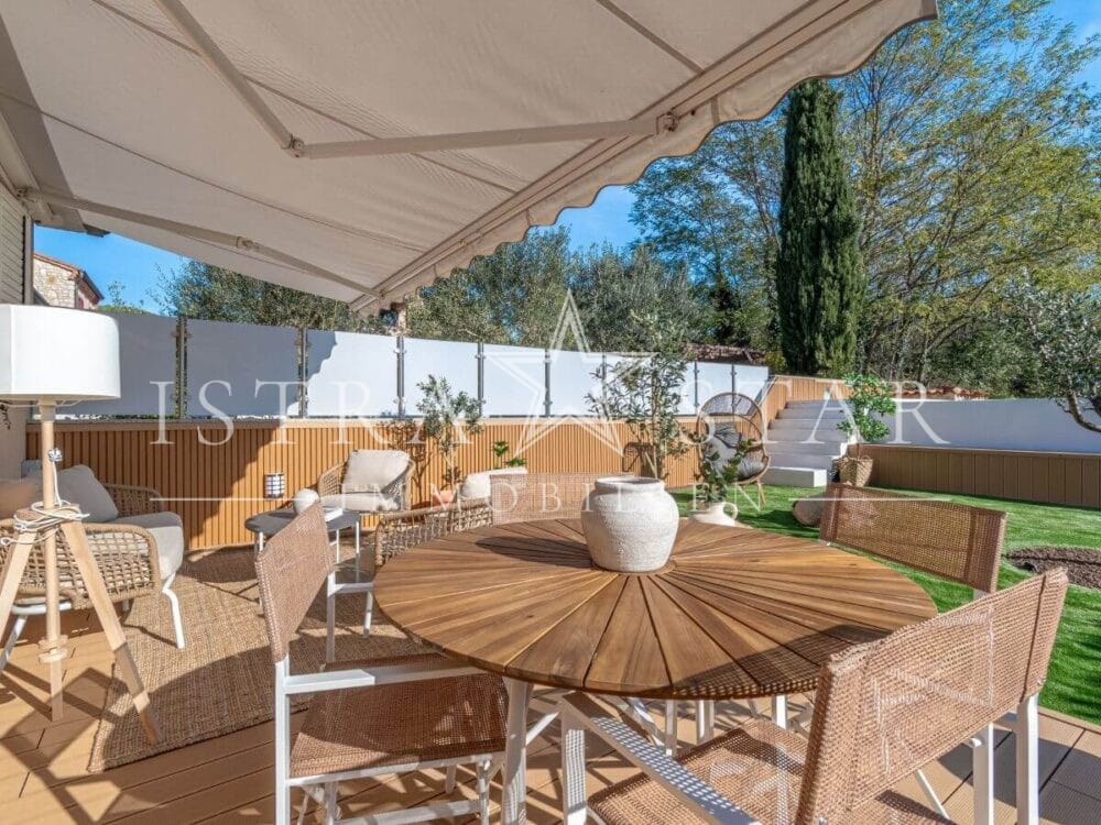 Stilvolle Doppelhaushälfte modern renoviert mit Meerblick und Pool in Kastelir