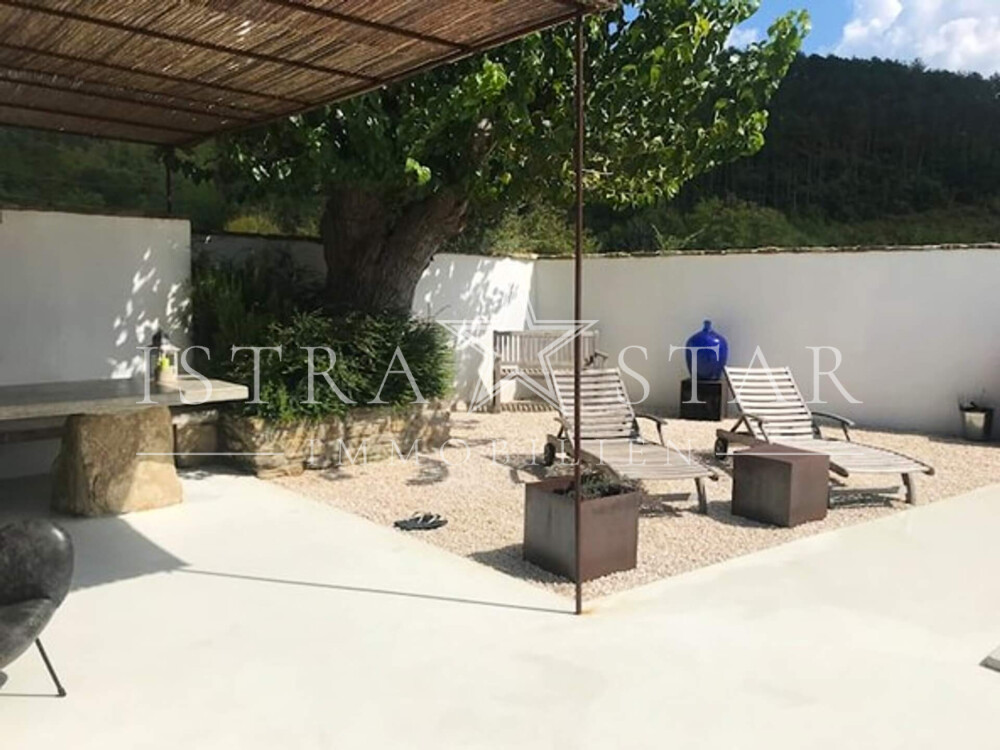 Modernes Steinhaus in Motovun – hochwertig renoviert, Poolbereich inklusive