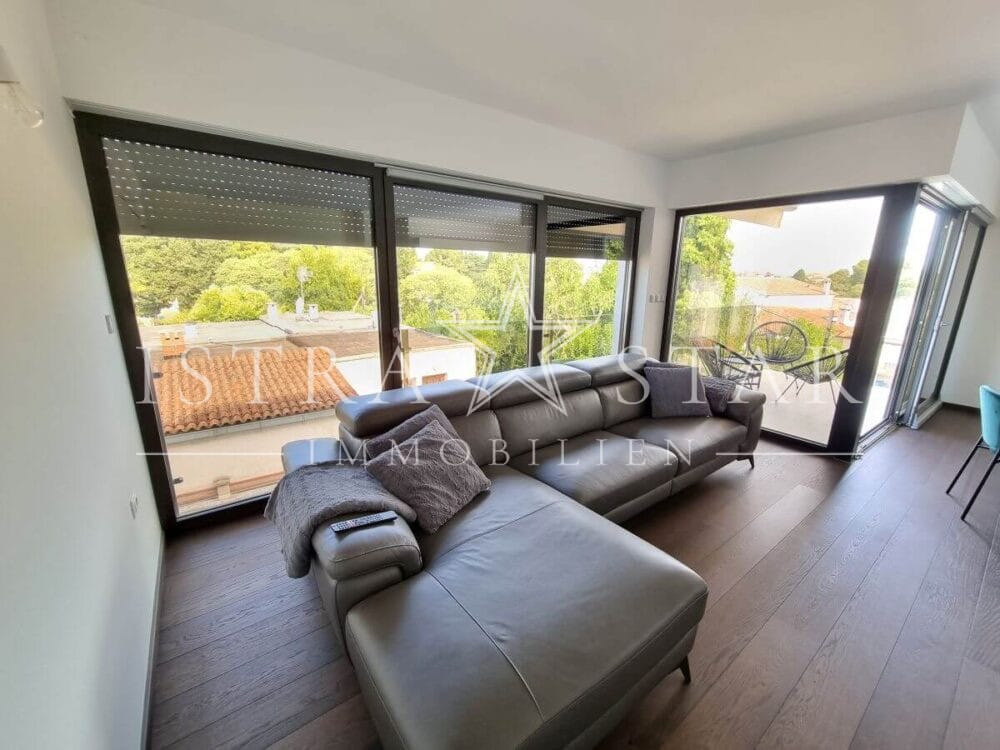 Exklusive meeresnahe 3-Zimmer-Wohnung mit Meerblick ruhig gelegen in Porec