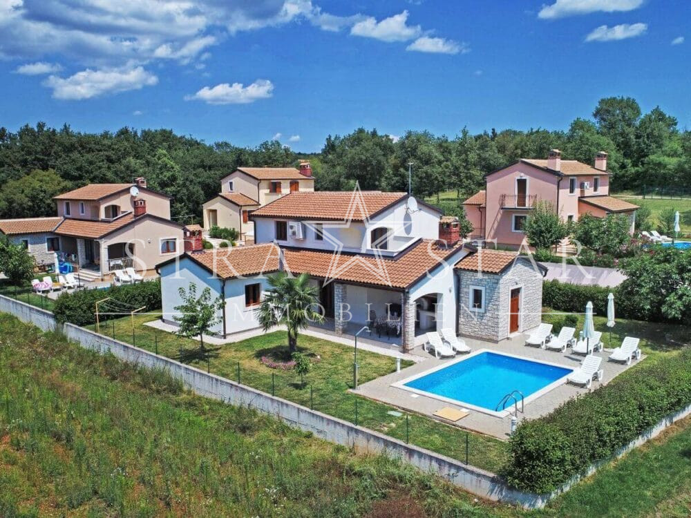 Gepflegtes Mediterranes Haus mit Pool und Garten in der Nähe von Porec