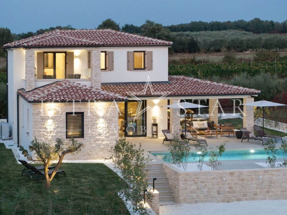 Exquisite Steinvilla mit beheiztem Pool und Meerblick in der Nähe von Porec
