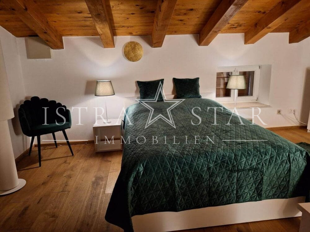 Modernisiertes Steinhaus mit istrischem Charme und Meerblick, nahe Porec