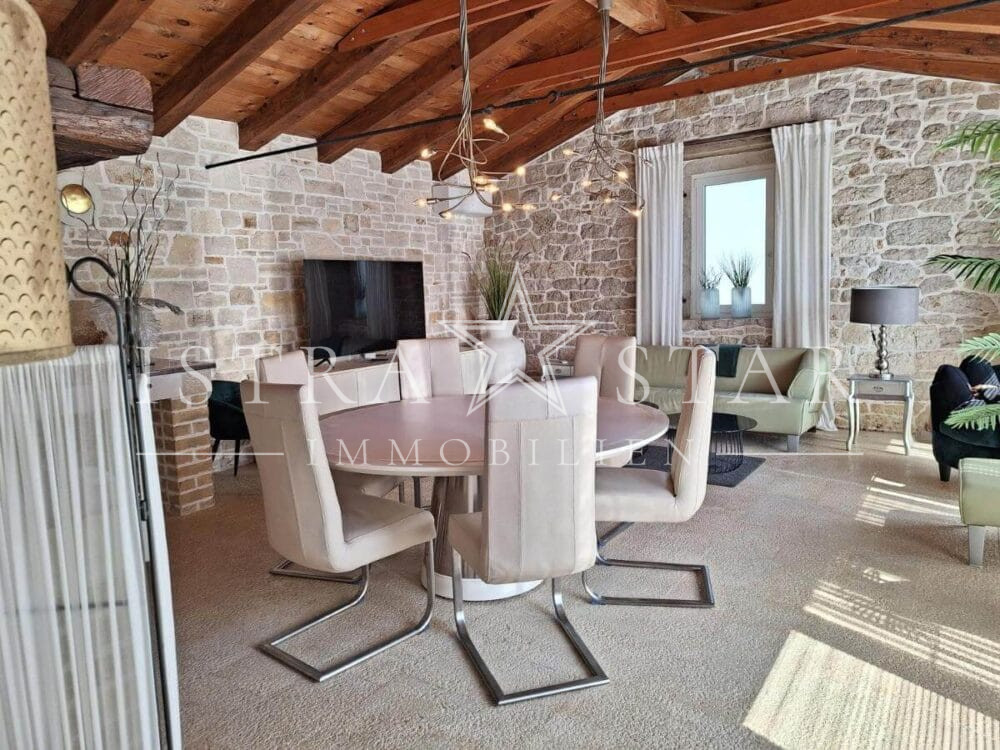 Modernisiertes Steinhaus mit istrischem Charme und Meerblick, nahe Porec