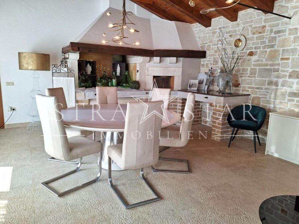 Modernisiertes Steinhaus mit istrischem Charme und Meerblick, nahe Porec