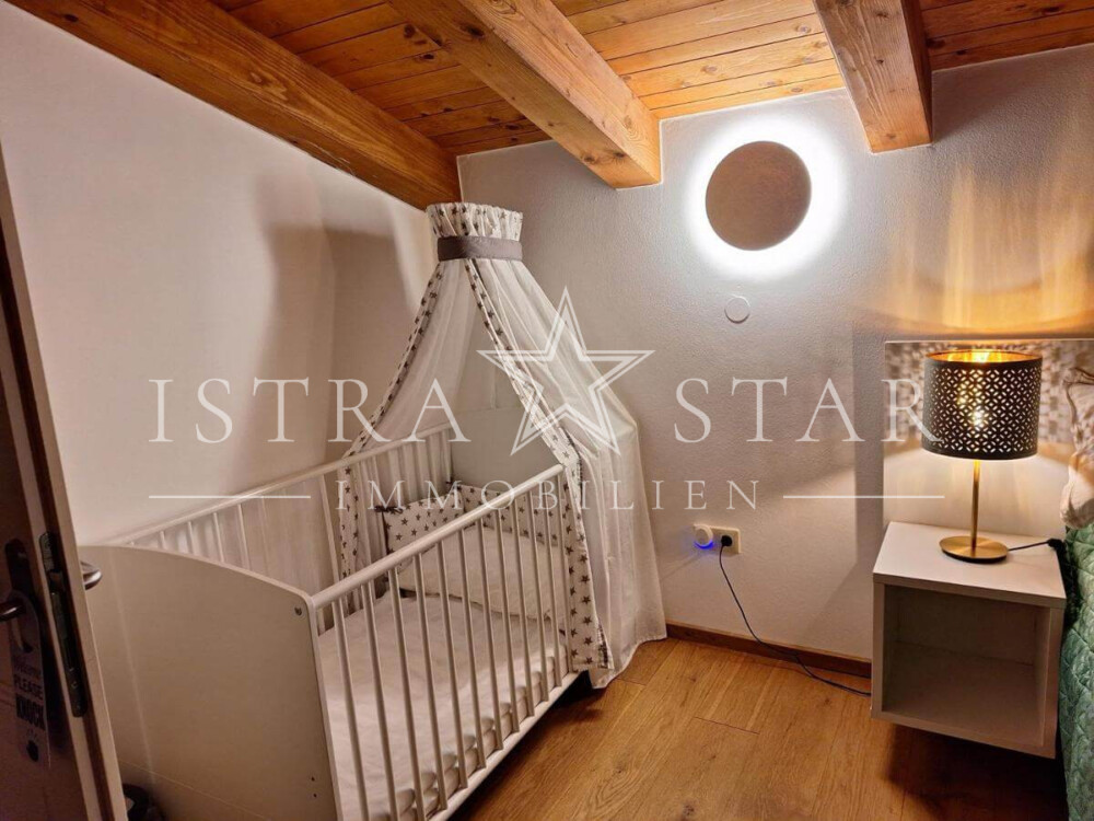 Modernisiertes Steinhaus mit istrischem Charme und Meerblick, nahe Porec