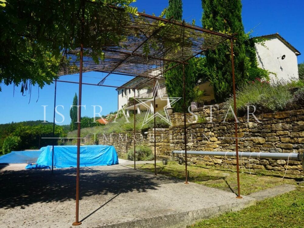 Traumhaftes Steinhaus mit Pool auf großem Anwesen in malerischer Region nahe Groznjan
