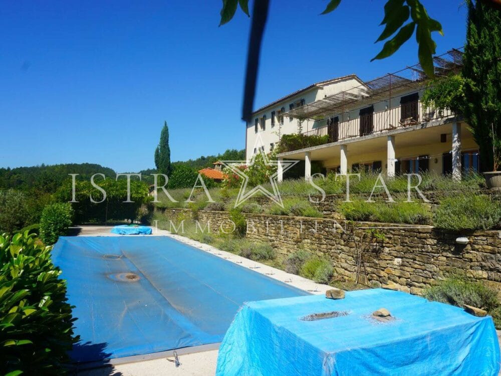 Traumhaftes Steinhaus mit Pool auf großem Anwesen in malerischer Region nahe Groznjan