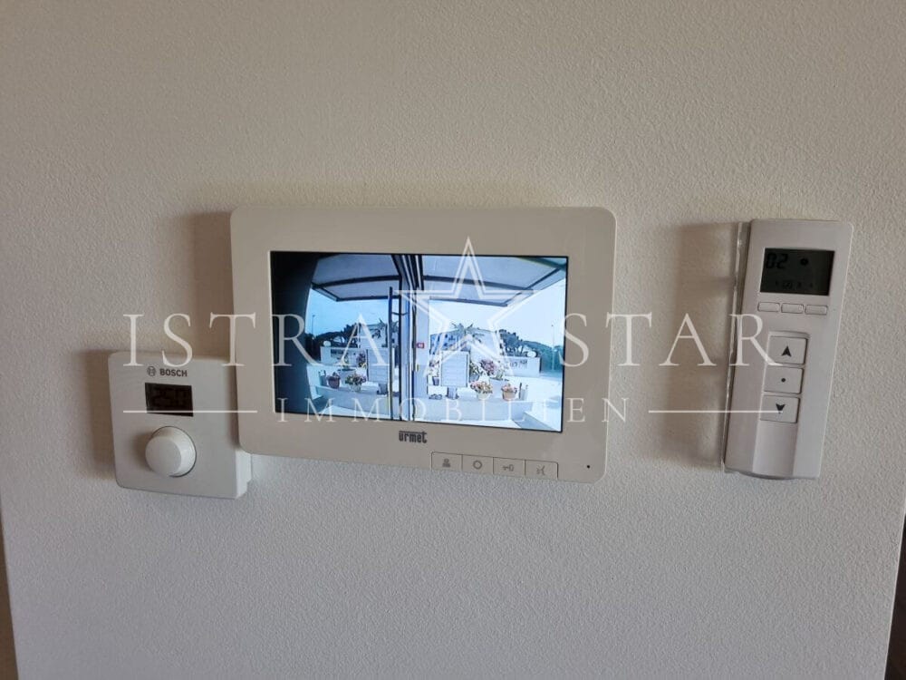 Exklusive meeresnahe 3-Zimmer-Wohnung mit Meerblick ruhig gelegen in Porec